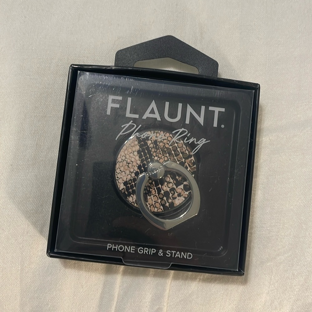 🆕 Flaunt snake print phone ring